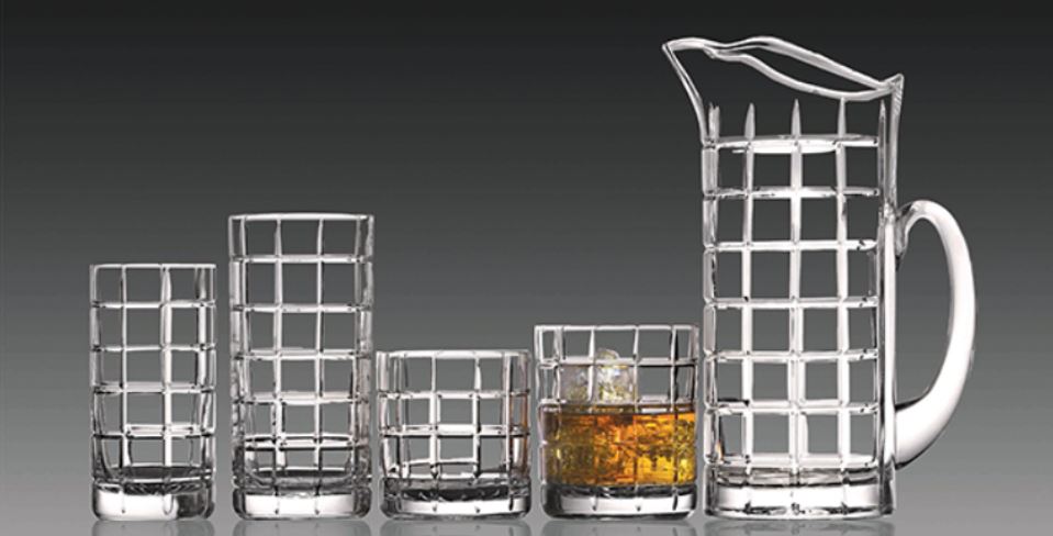The Beauty and Elegance of Solitaire Whiskey Glasses 