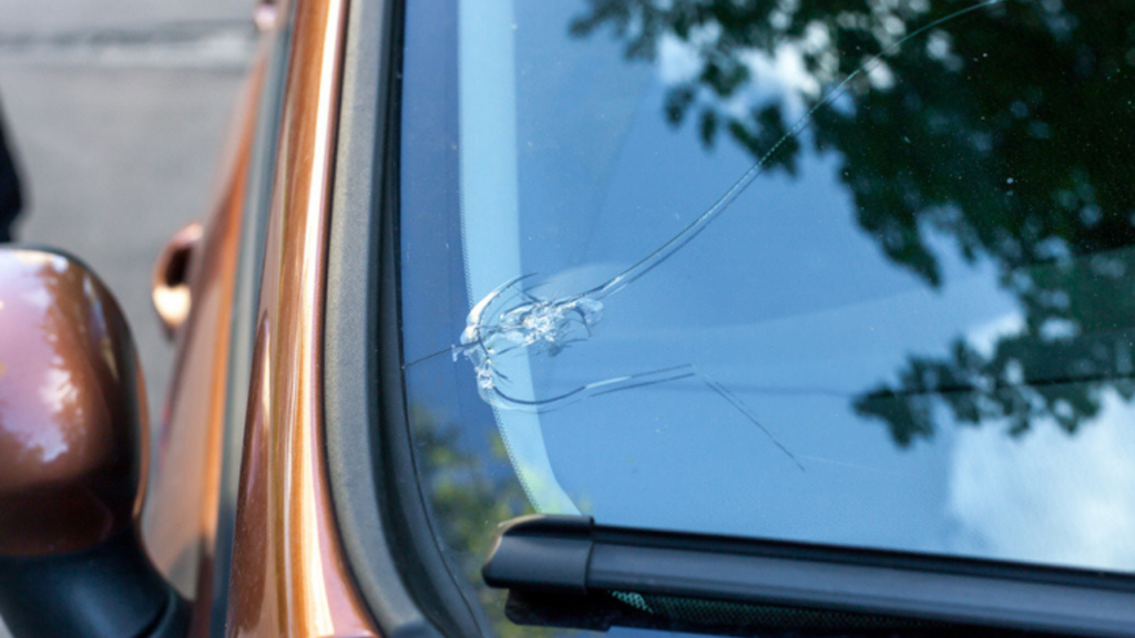 How much does it cost to repair a windshield?