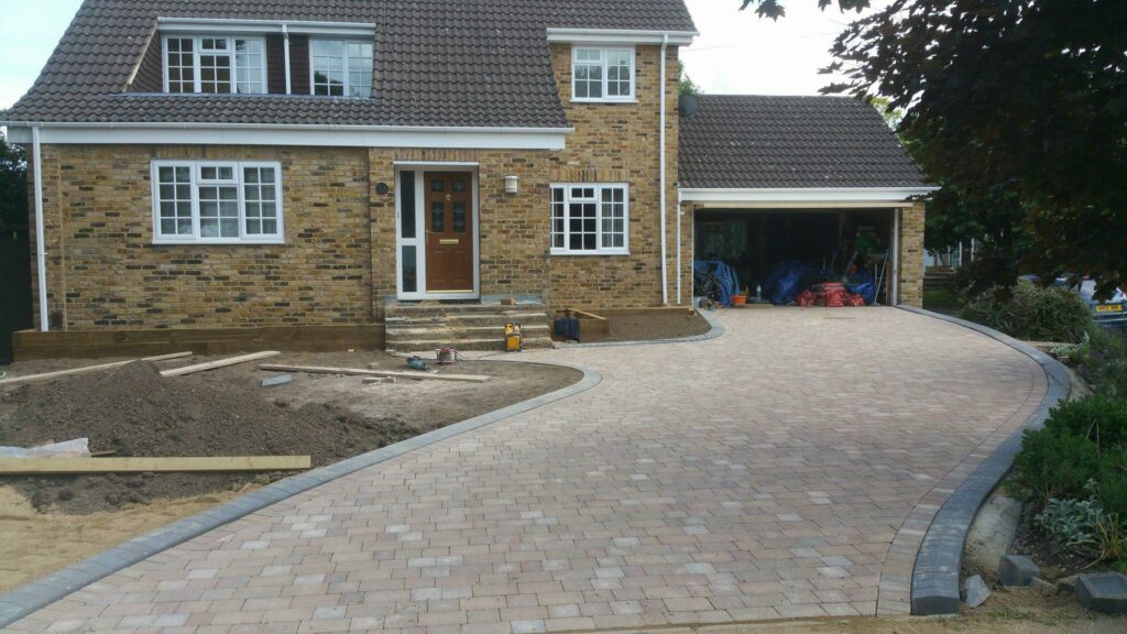 Concrete Driveways: a Durable and Customisable Solution for Your Home’s Entryway