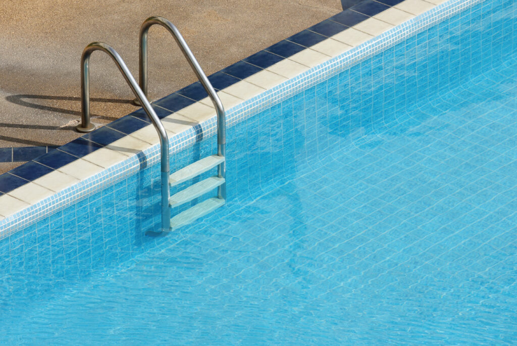 Various Helpful Swimming Pool Maintenance Tips
