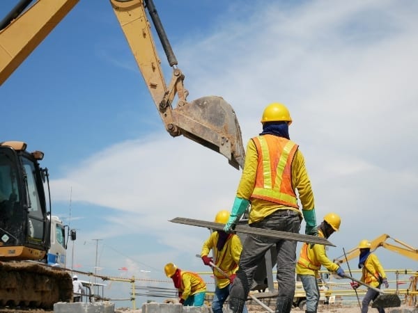 What Role Does Construction Site Cleanup Play in Preventing Costly Delays?