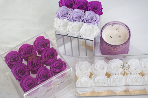 Nature’s Masterpiece, Arranged with Artistry – Roses in a Box that Bring Awe