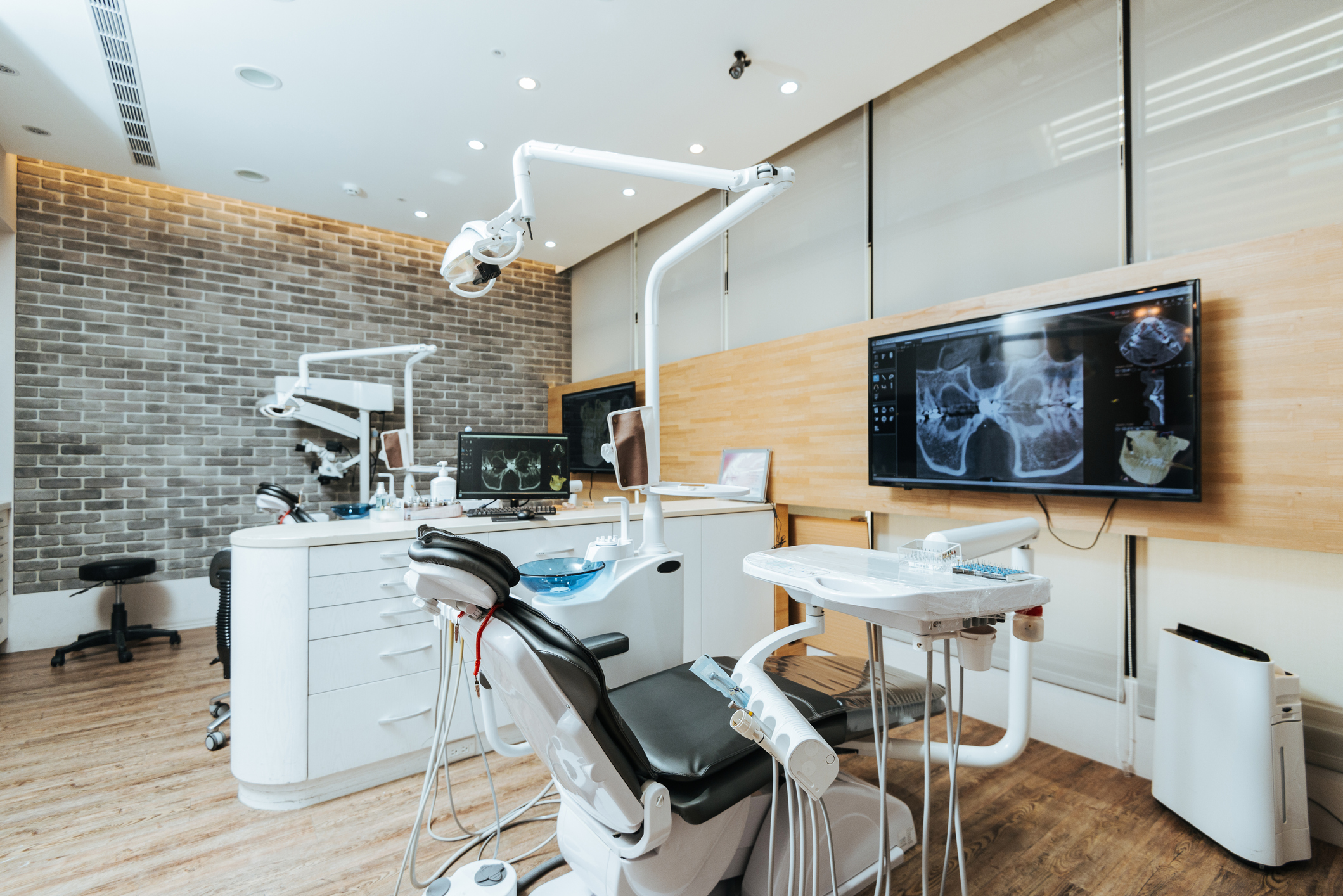Finding the Best Dental Broker for Your Practice