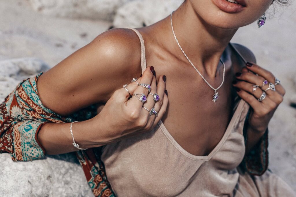 Charoite Jewelry: Uncovering the Benefits of Wearing this Beautiful Stone