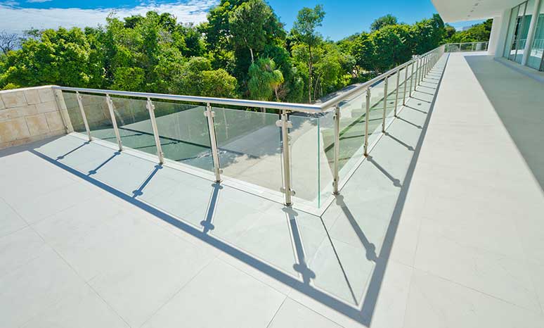 Enhancing Your Deck with Stylish Glass Deck Railings