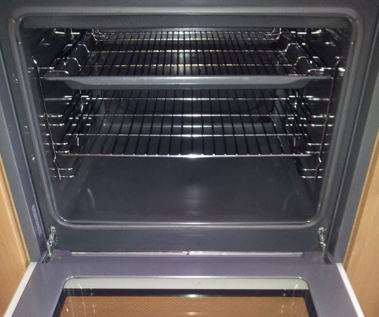Oven Cleaning Gold Coast: A Complete Guide to Keeping Your Oven Sparkling Clean