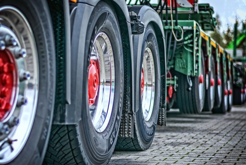 5 Ways Heavy Hauler Trucks Can Benefit Your Company