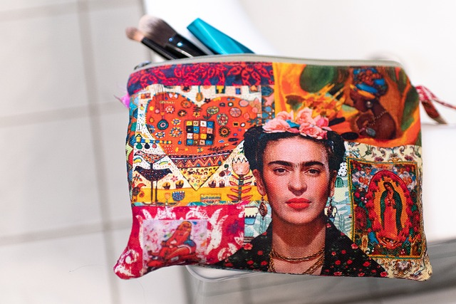 How to Choose the Perfect Cosmetic Bag for Your Travel Needs? 
