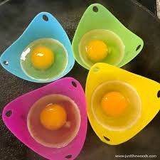 how to use silicone egg poachers