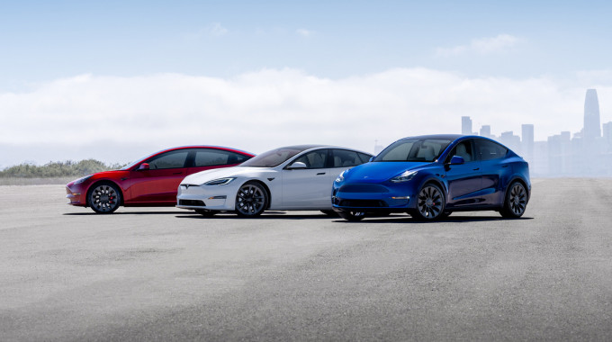 A Comprehensive Guide to Buying a Tesla in Canada: 7 Things to Consider