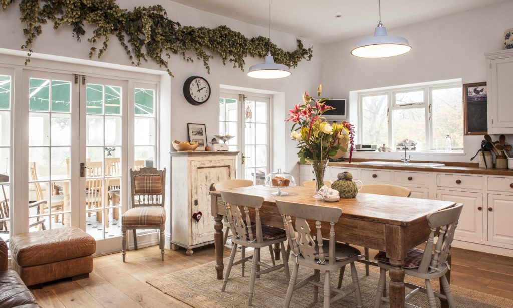 How to Create a Cozy and Inviting Breakfast Nook in Your Kitchen