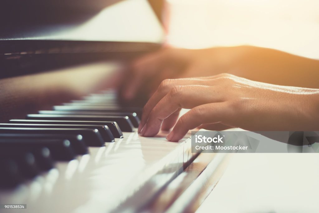 7 Quick Lessons To Start Playing Piano Today 