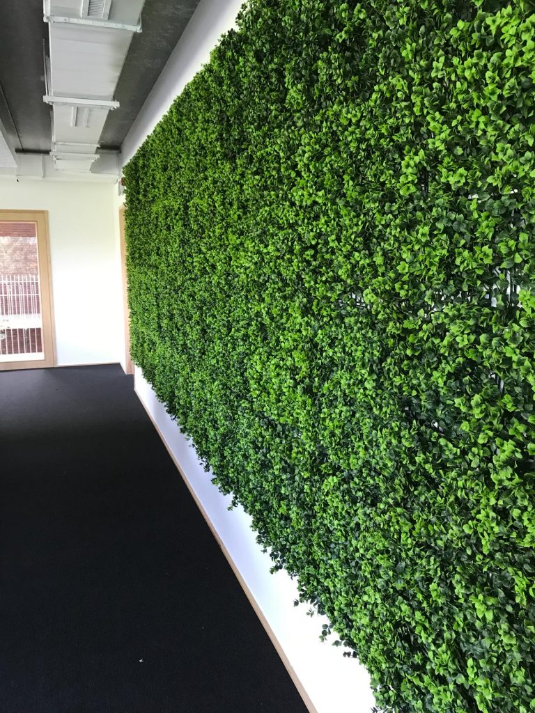 How to Install an Artificial Hedge Easily