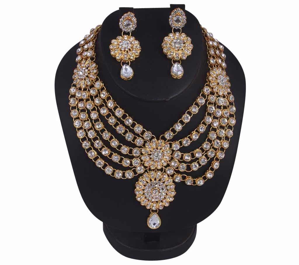 white stone setting necklace set 