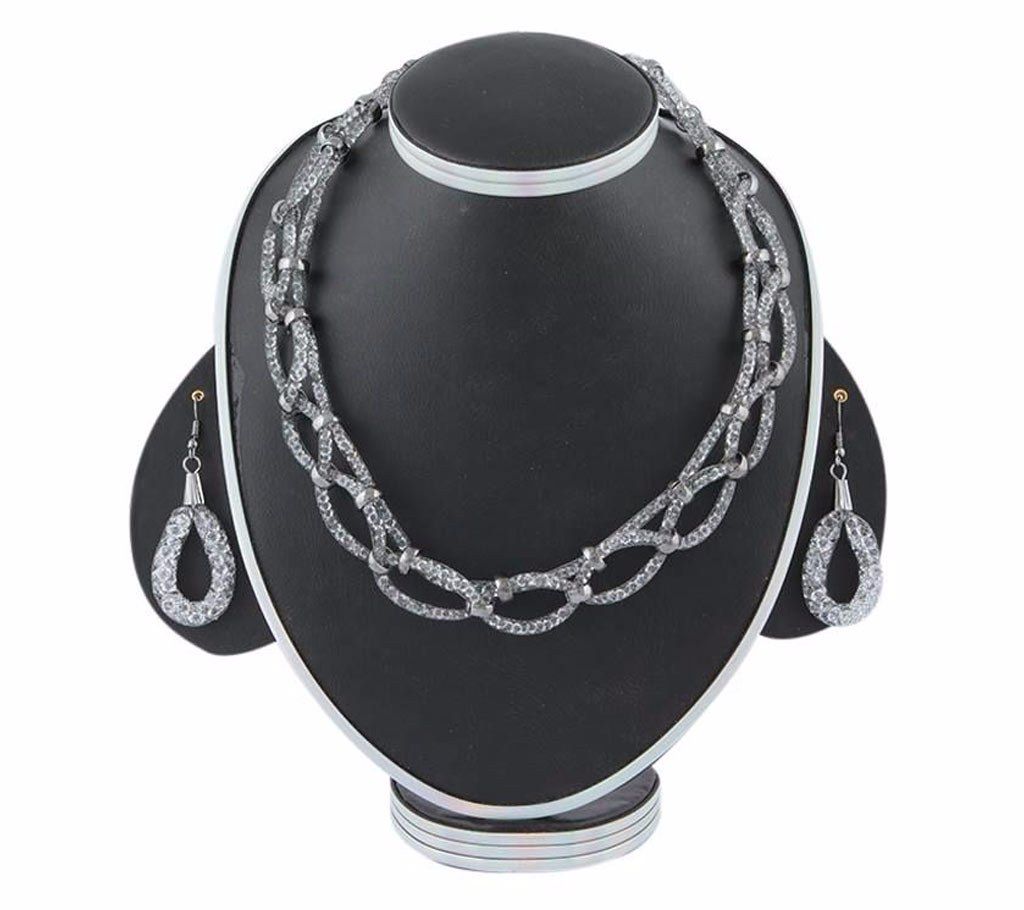 White Stone Setting Neckles Set