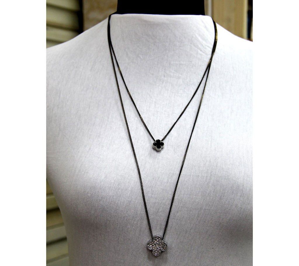 Black stone setting double layer pendant