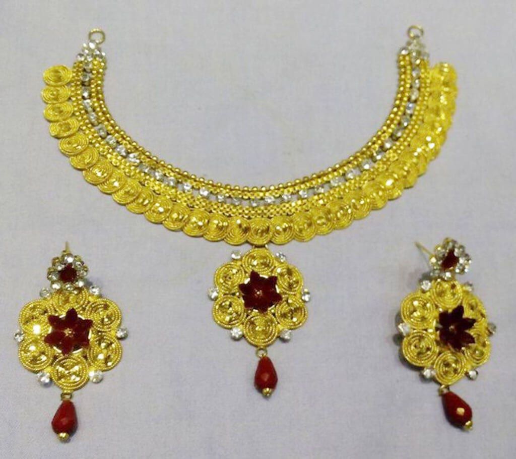 Red and white stone setting necklace set