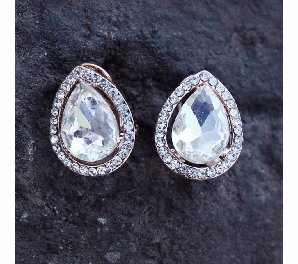 White Stone Setting Ear Ring 
