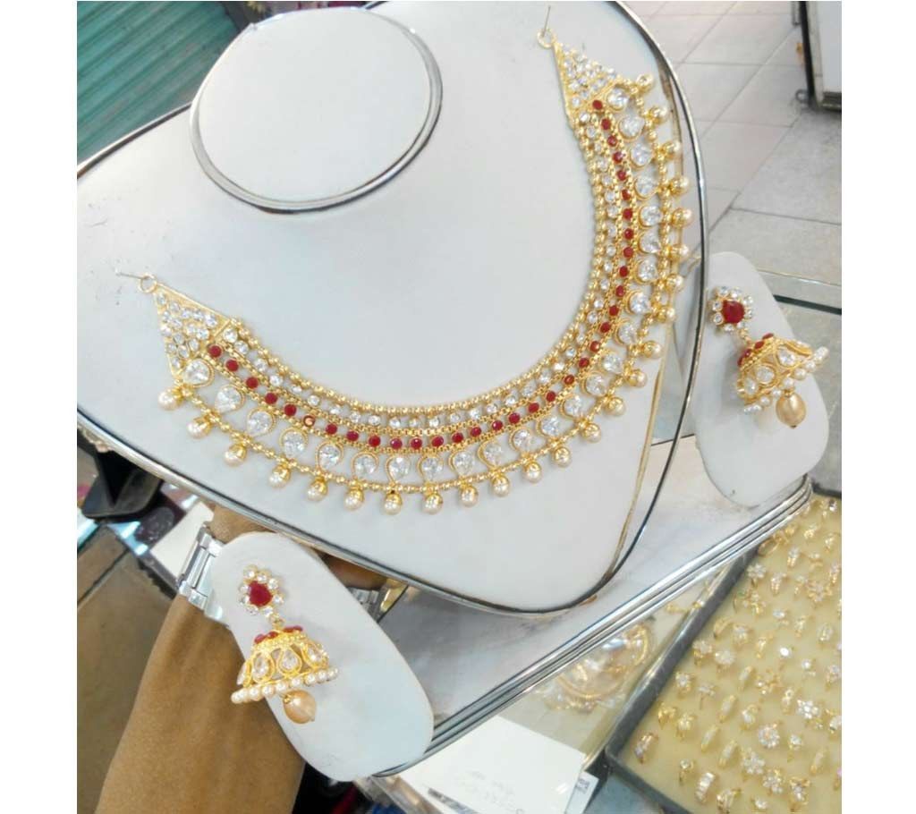 Gold plated stone setting necklace 