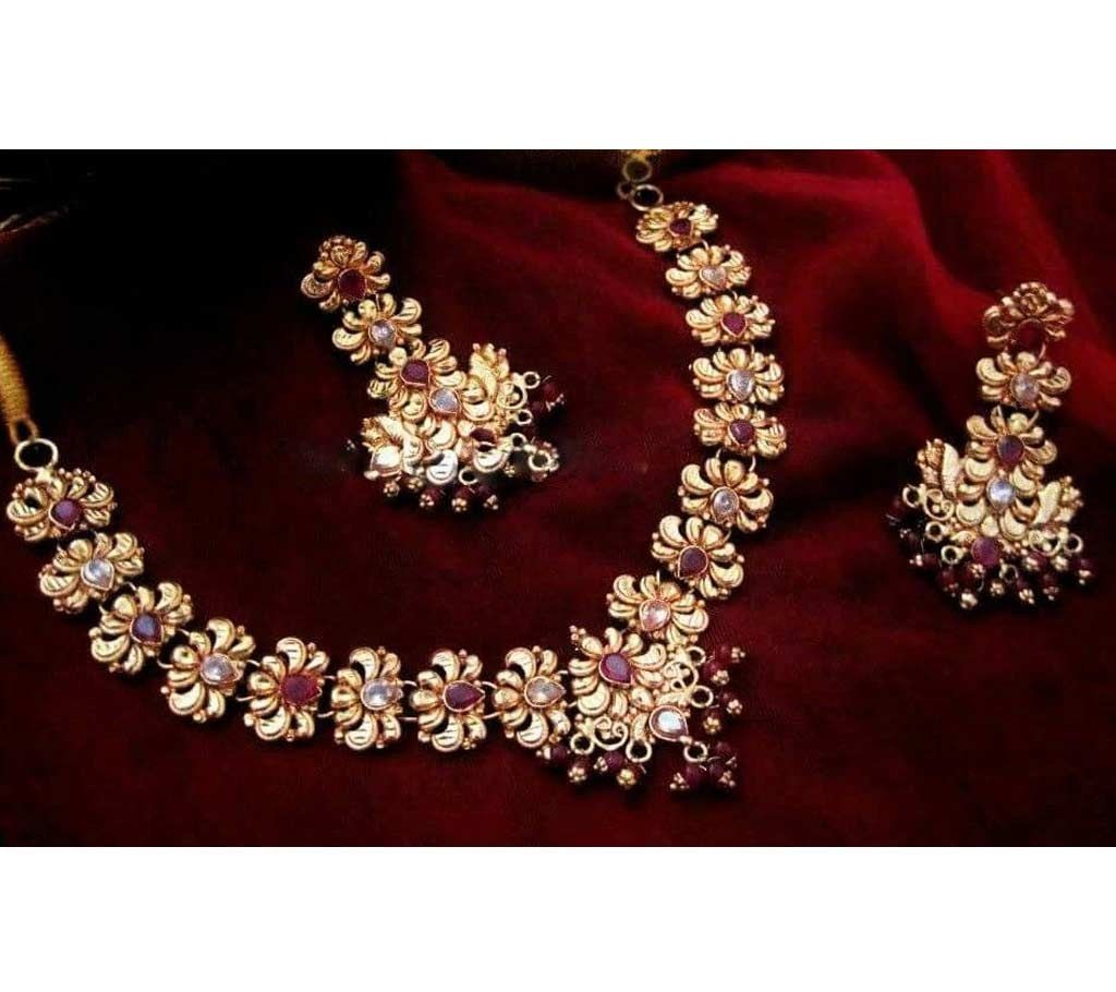 Gold plated necklace with matching ear ring 
