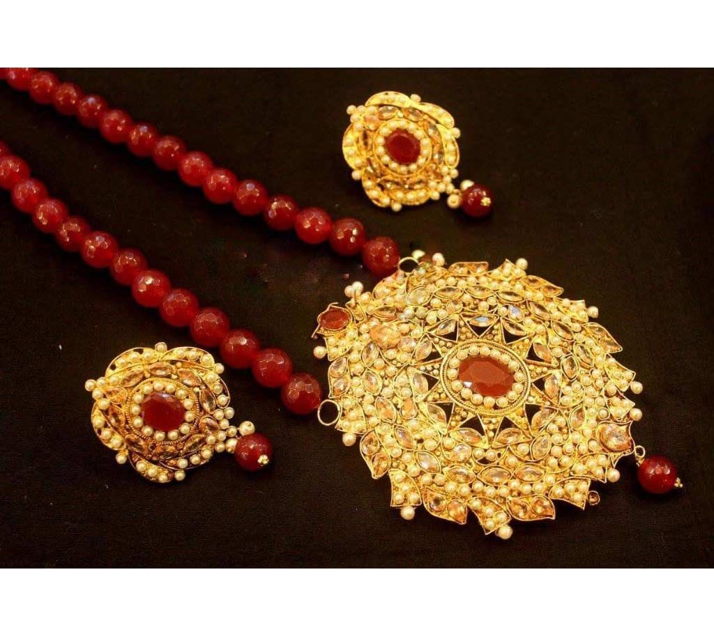 Gold plated pendant set with matching ear ring 