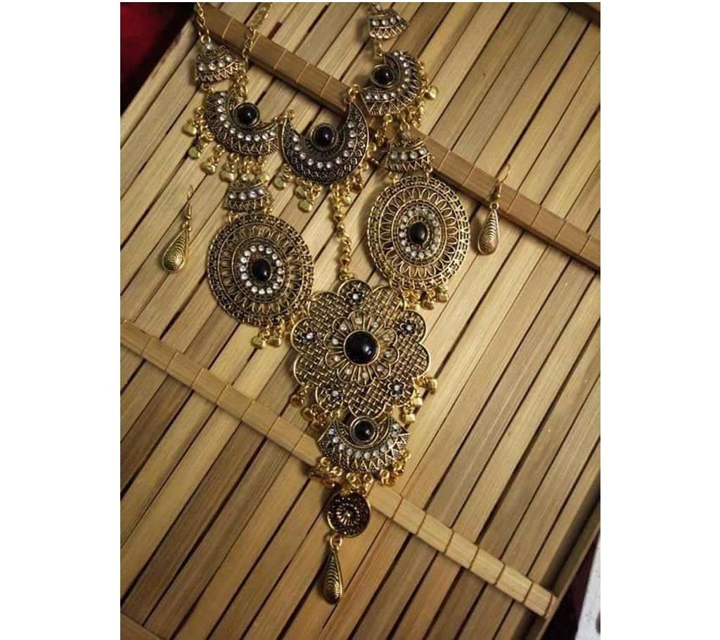 Baishaki Stone Setting Necklace Set