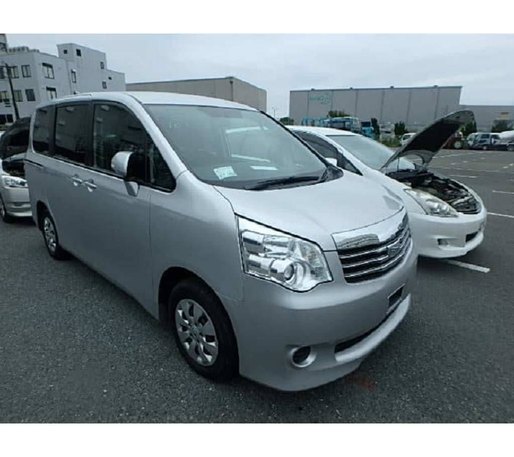 Toyota Noah X 2012 silver key start