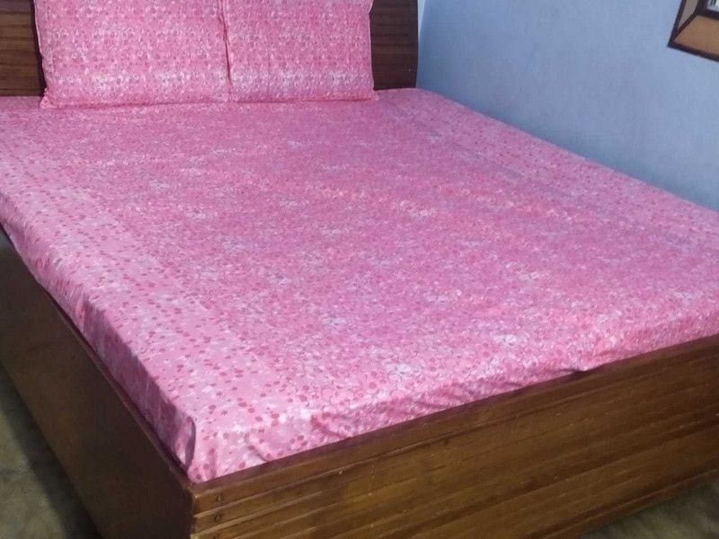 Absolute 200 TC Cotton King Printed Flat Bedsheet  (Pack of 1, Pink, WITH WHITE COMBINATION)