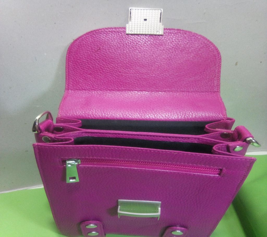 100% pure leather ladies bags, hand & shoulder.