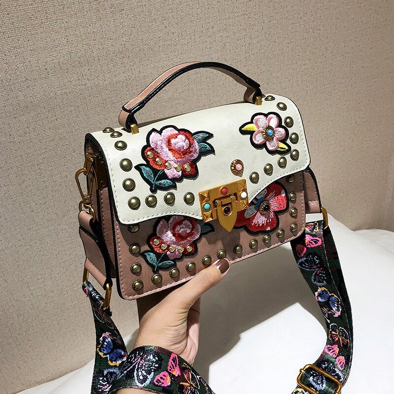 Drop Shipping New Fashion Rivet PU Leather Messenger Bag Flower Embroidery Girls Handbag Ladies Bags For Women 2021 Party Clutch
