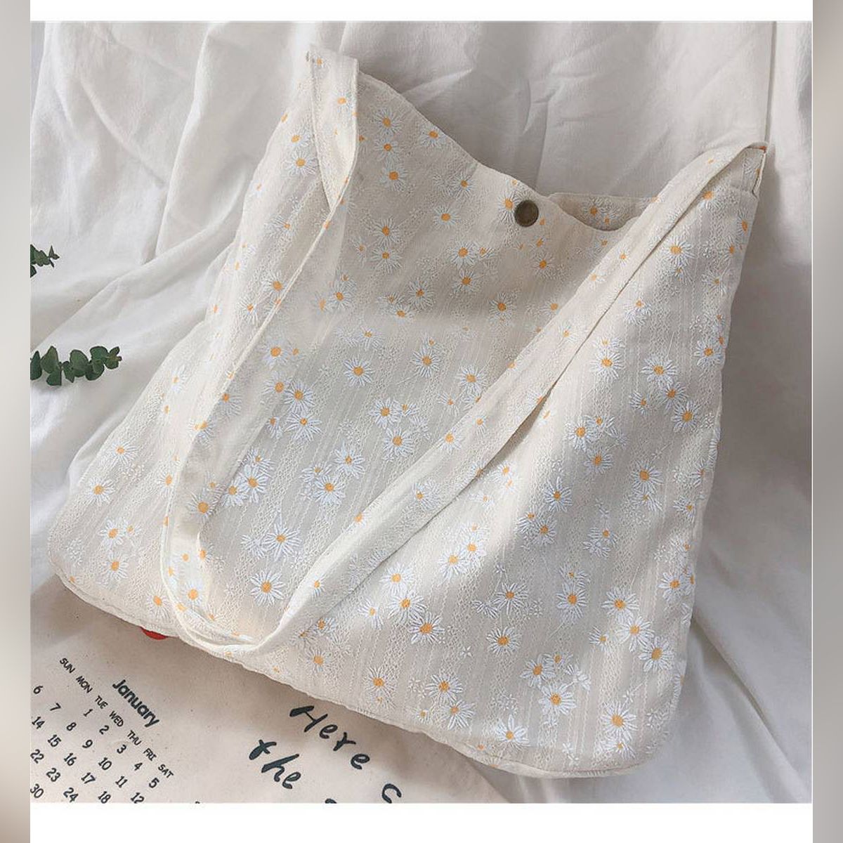 Japanese small fresh daisy canvas female literary shoulder student thin section environmental protection Ladies handbag