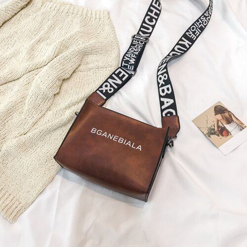 Bag female 2021 new wave fashion wild shoulder messenger bag female spring and summer oil leather retro broadband female bag