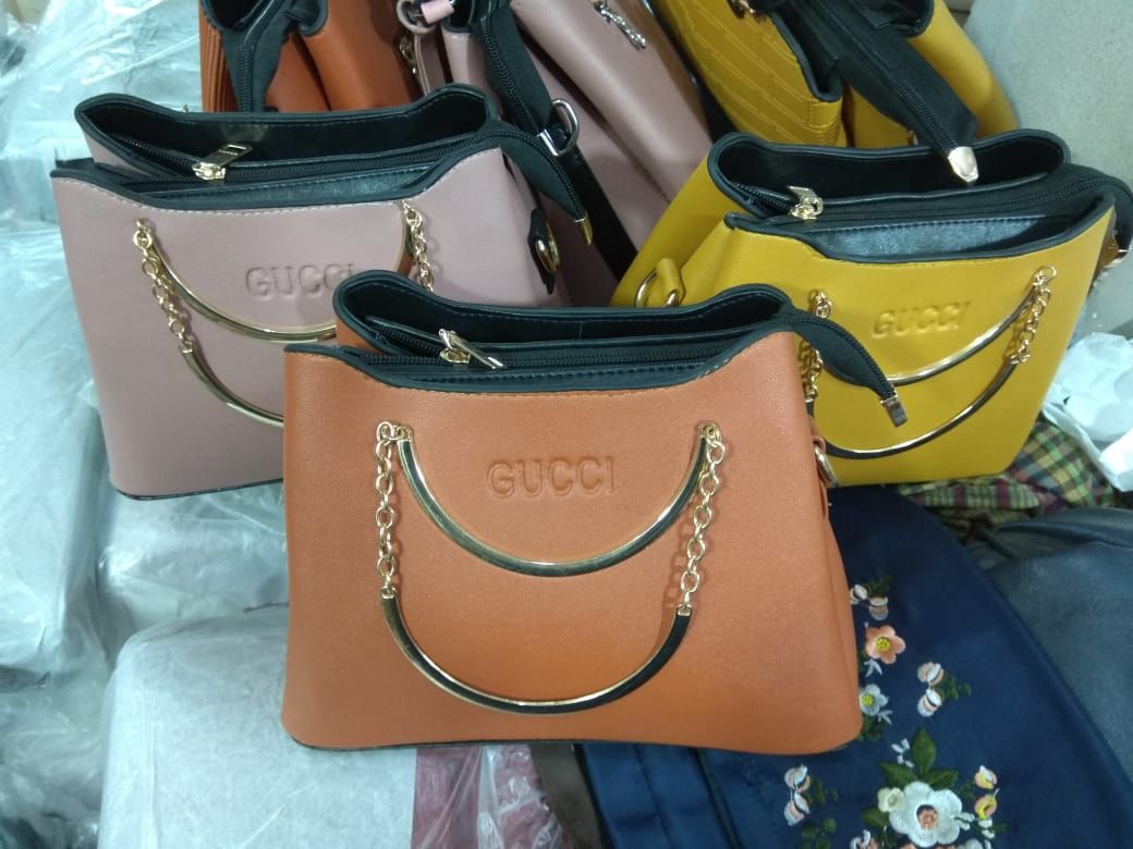 Stylish And Fashionable Woman Handle And Shoulder Bag