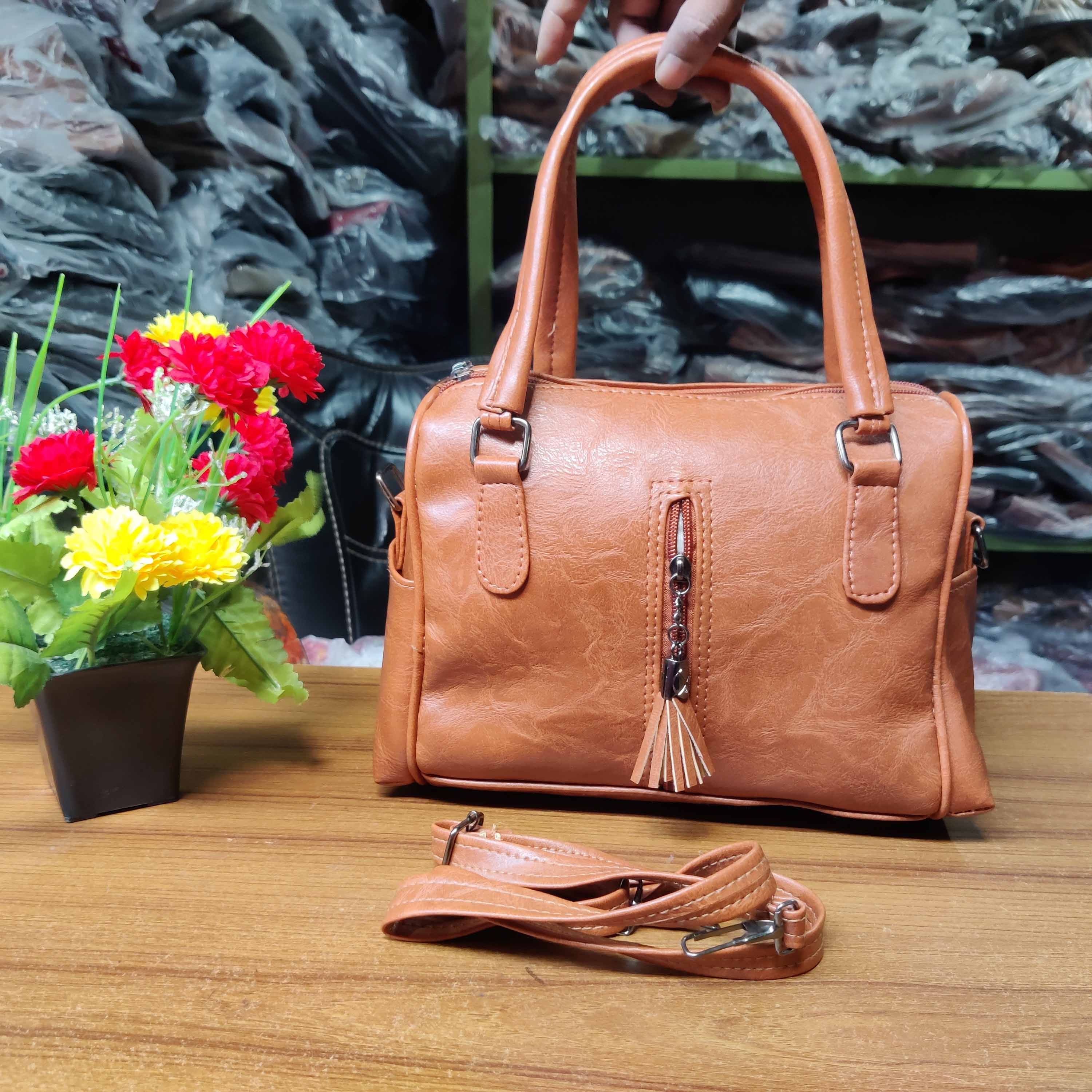 Eligant and stylish ladies hand bag