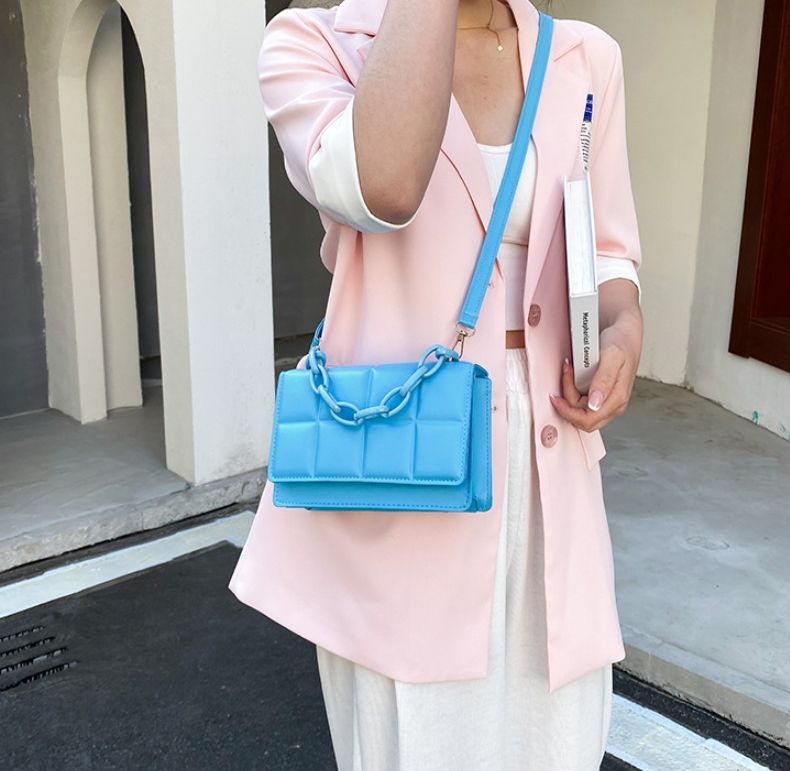 2022 new indentation square small square bag/PU one-shoulder messenger bag/ retro handbag supports generation