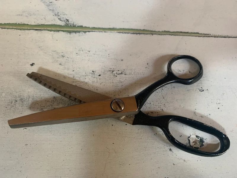 DSHARPP 9" Inches Pinking Shears Fabric Crafts Dressmaking Zig Zag Sewing Scissors-Y4 Scissors  (Set of 1, Black)