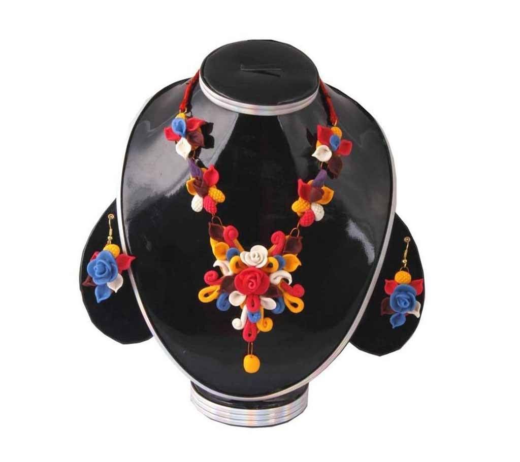 Flower design necklace