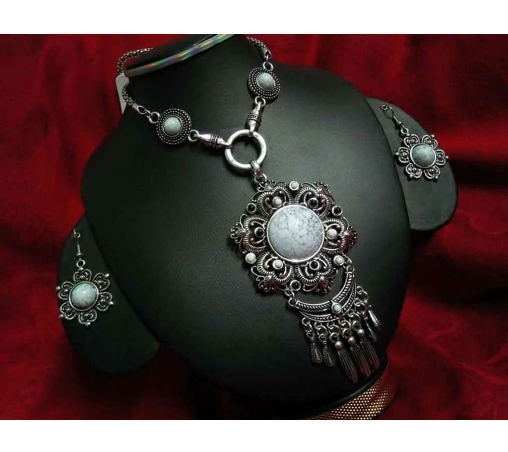 Baishaki Pendant Set