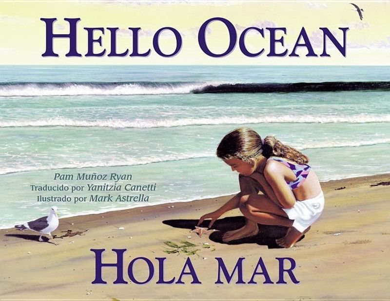 Hola mar / hello ocean  (English, Paperback, Ryan Pam Munoz)