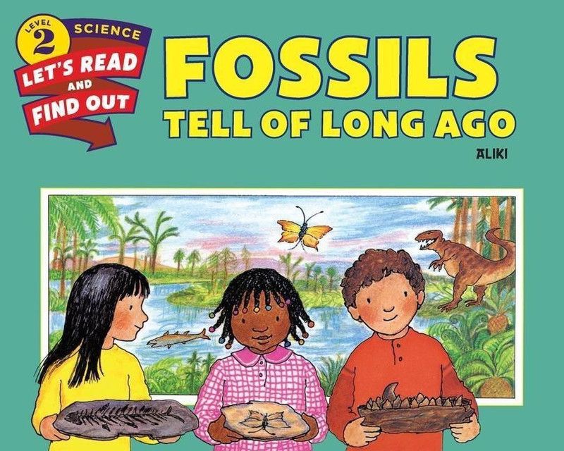 Fossils Tell of Long Ago  (English, Paperback, Aliki)