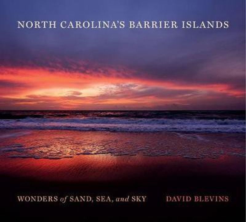 North Carolina's Barrier Islands  (English, Hardcover, Blevins David)