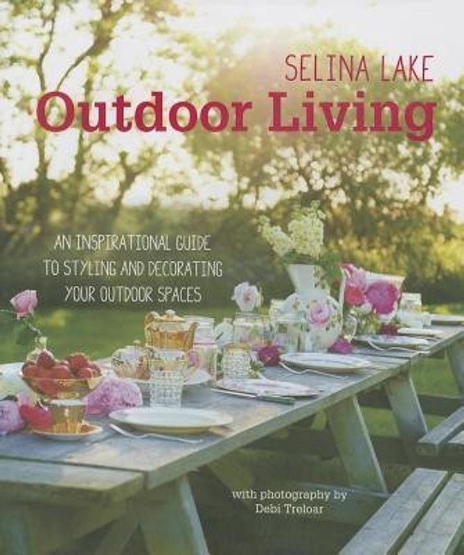 Selina Lake Outdoor Living  (English, Hardcover, Lake Selina)