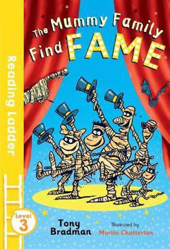 The Mummy Family Find Fame  (English, Paperback, Chatterton Martin)