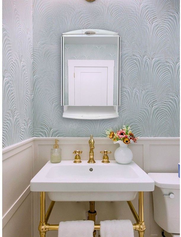 URBAN CHOICE Saffire White Cabinet shelves Bathroom Mirror  (Rectangle Finish : Glossy)