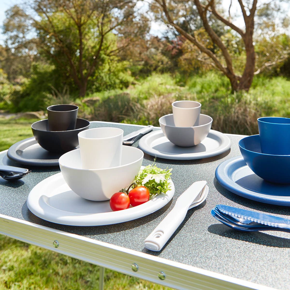 24 Piece Plastic Dinner Set