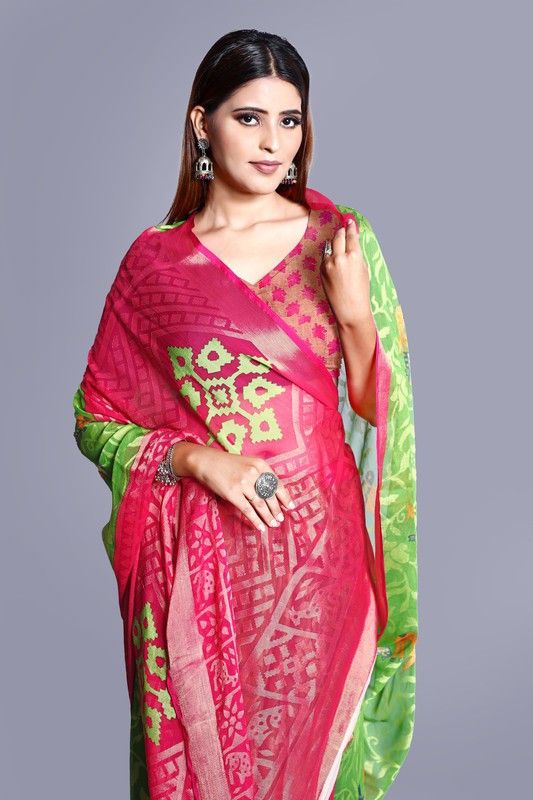 Floral Print Daily Wear Brasso Saree  (Green, Pink)
