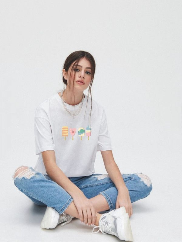 OVERSIZETSHIRT, WESTERNWEAR, BOYFRIENDTSHIRT, GRAFICSPRINTTSHIRT, OVERSIZEBOYFRIENDTSHIRT Women Geometric Print Round Neck Reversible Cotton Blend White T-Shirt