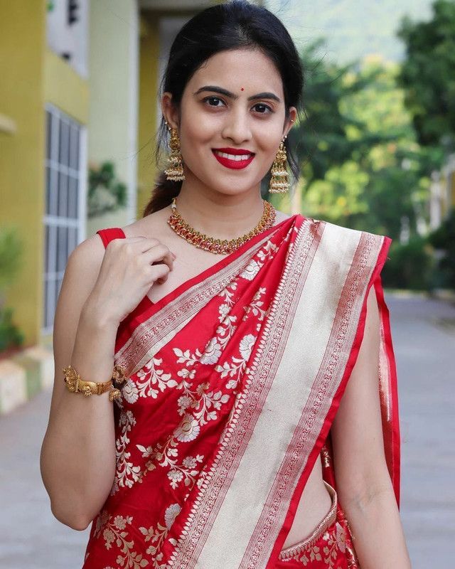 Woven Kanjivaram Jacquard, Pure Silk Saree  (Red, Gold)
