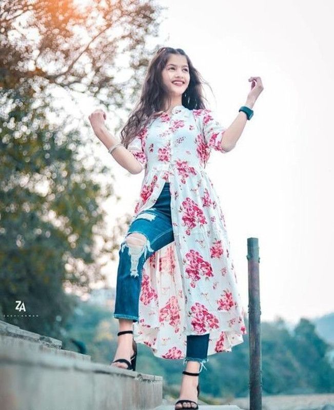 Women Floral Print Kurta  (White, Pink)