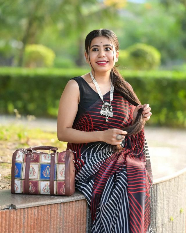 Striped Bollywood Georgette Saree  (Red, Black)